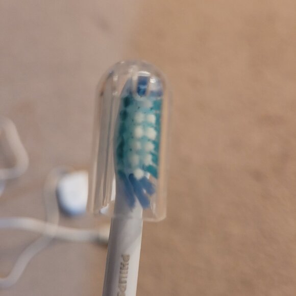 New, never used sonicare electric toothbrush with charging base - Picture 3 of 3